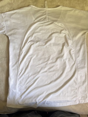 Under Armour women's white t-shirt like new, fits M/L