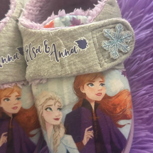 Elsa slippers like new, pack of 2 in different sizes, purple