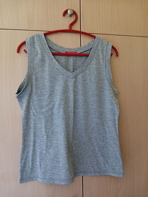 Sleeveless top used, gray, size M