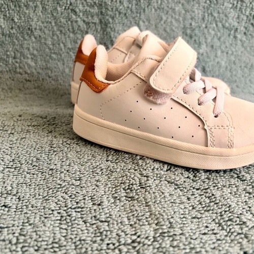 Casual low athletic shoes used for baby boy size 22 white