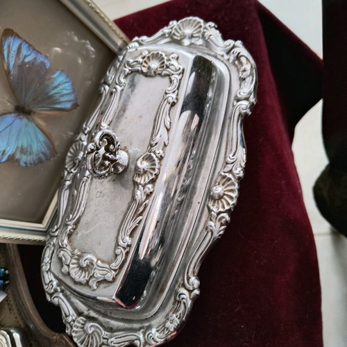 Silver-plated butter dish like new with glass interior