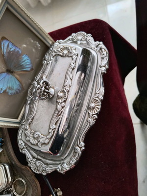 Silver-plated butter dish like new with glass interior