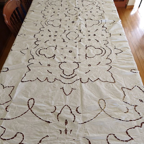 Cutwork tablecloth 160x240 like new