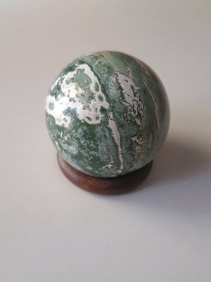 Sardonyx semi-precious sphere like new