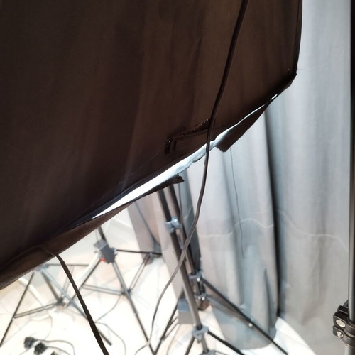 Studio lighting used 3x800W redheads and 2 softbox 125W with tripods