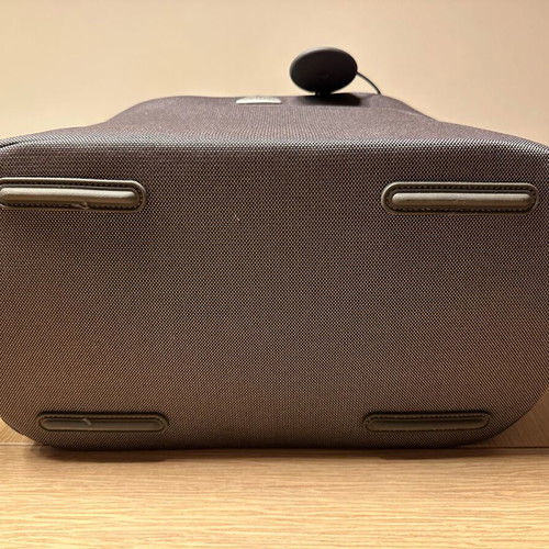 Samsonite toiletry bag grey like new with strap and lock