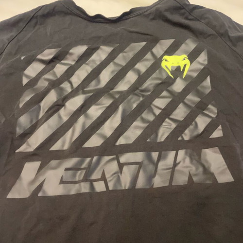 Venum t shirt like new, size M/L, black