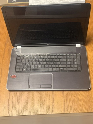 HP Pavilion dv7 17.3" φορητός υπολογιστής μεταχειρισμένος για ανταλλακτικά ή επισκευή