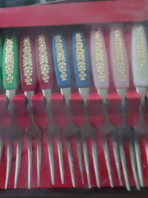 Forks like new, set of 12 in case