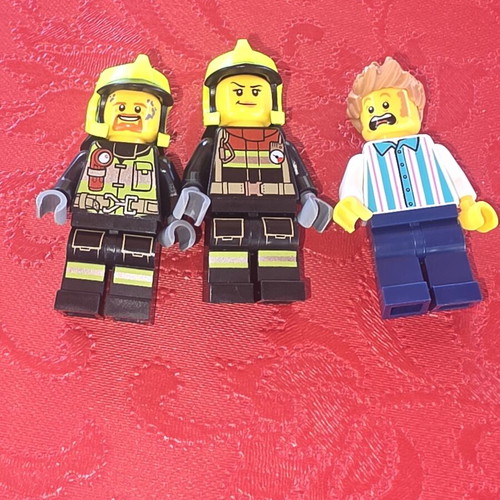 LEGO City Fire Station and Fire Truck set used, 153 pieces