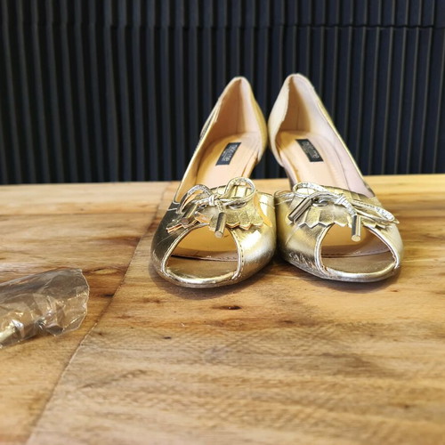 Nikki Me Pumps Size 37 Used Champagne Gold with Box and Heel Tips