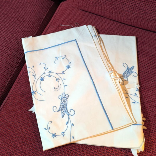Embroidered pillowcase pair with cotton fabric, new