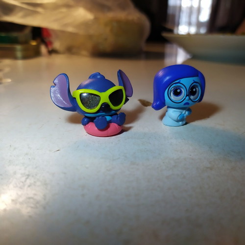 Φιγούρες Stitch και Sadness Doorables σαν καινούργιο