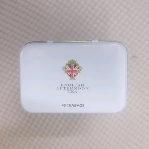 Empty metal tin from London like new