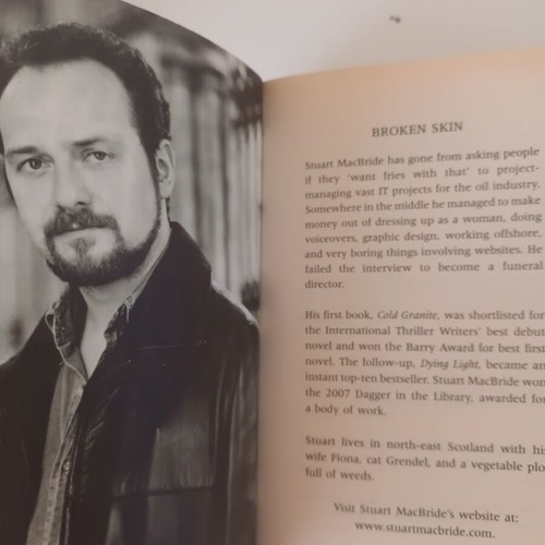Broken Skin by Stuart MacBride, English book