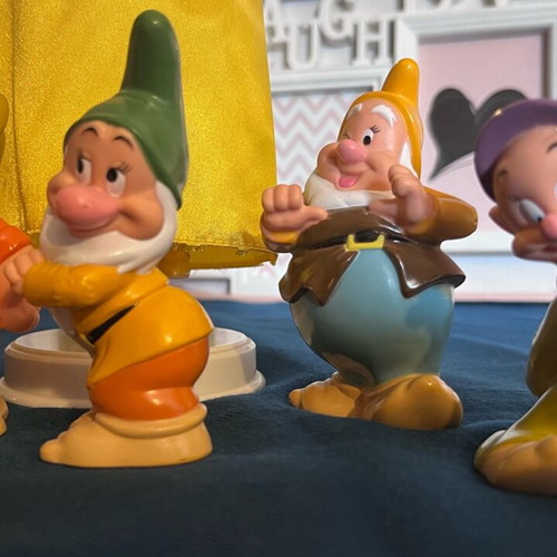 Snow White and the 7 Dwarfs set used, Disney Mattel