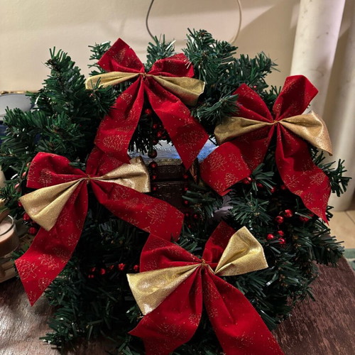 Christmas decorative wreath like new