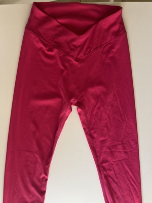 Set of fuchsia leggings and sports bra