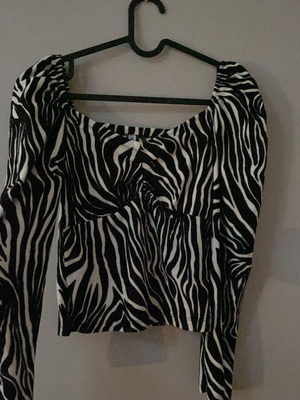 Zebra print blouse new, animal print with puffed shoulder, size S