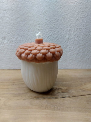 Acorn-shaped candle like new with choice of scent