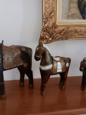 Wooden ebony horses with brass like new, vintage set of 3