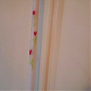 Χειροποίητη ζωγραφική Πασχαλινή λαμπάδα με λουλούδια κόκκινα