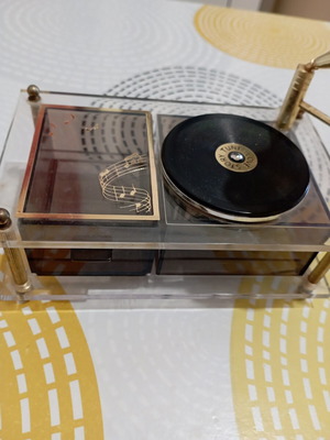Vintage decorative music box jewelry holder with gramophone