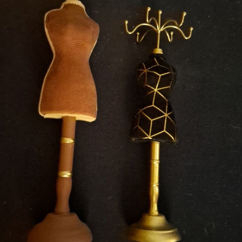 Jewelry stands set of 2, like new, black and pink, 6 positions each
