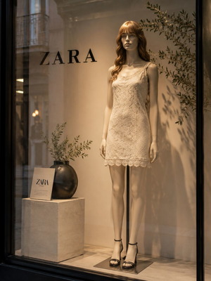 Zara φόρεμα με δαντέλα σαν καινούργιο, άσπρο, μέγεθος S
