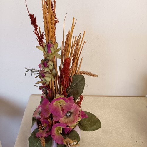 Decorative floral arrangement with artificial and dried flowers, 47 cm