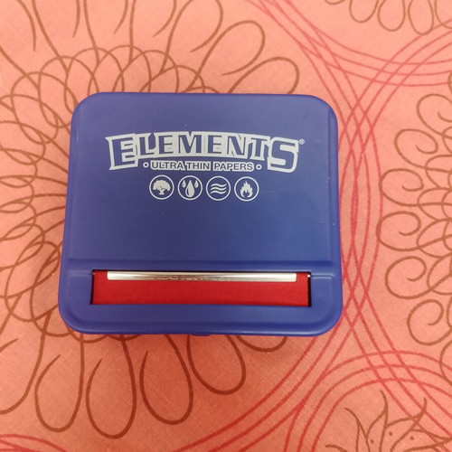 Rolling paper accessory like new