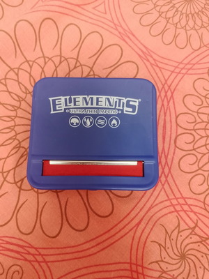 Rolling paper accessory like new