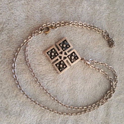 Silver Celtic cross necklace like new