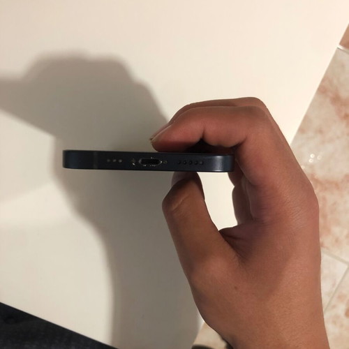 iPhone 12 Black 128GB used with cracked screen