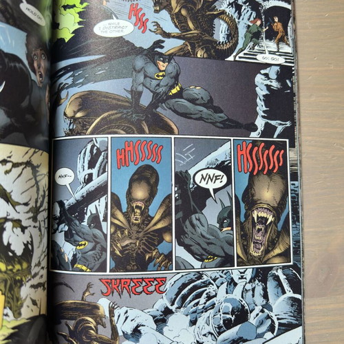 Batman/Aliens Book #2 like new
