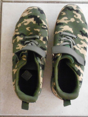 Παπούτσια αθλητικά νούμερο 38, υφασμάτινα, σε χρώματα παραλλαγής, σαν καινούρια