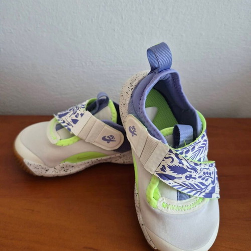 Girls' sneakers like new