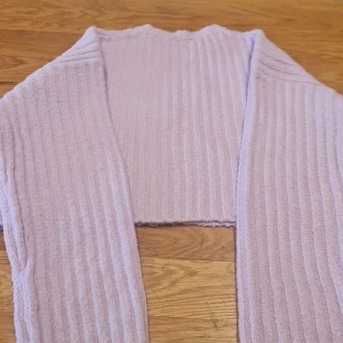 Bershka lilac short pullover like new