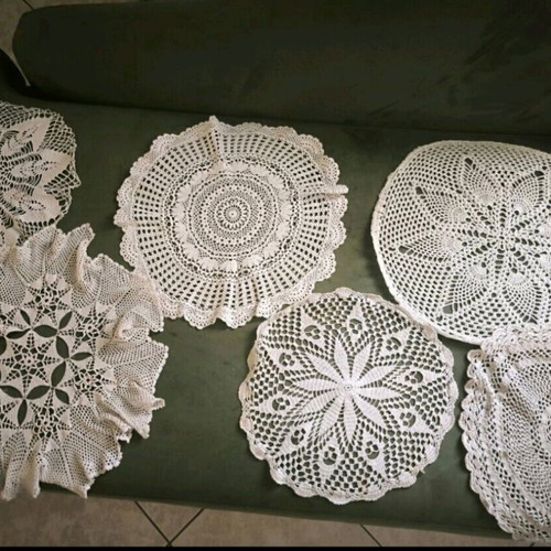 Set of 36 handmade white vintage doilies like new