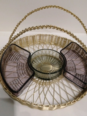 Επιχρυσωμένο καλάθι ξηροκαρπιέρα με γυάλινα μπολ σαν καινούργιο