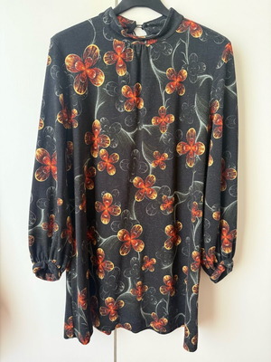 Floral dress A.L.E. like new, A-line, black multicolor