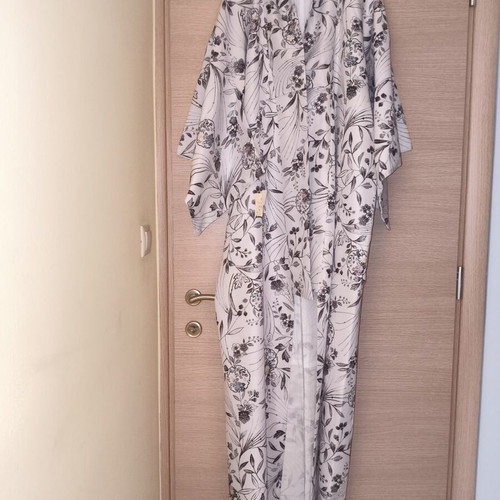 Authentic Japanese women's kimono new with tags, size M, floral design