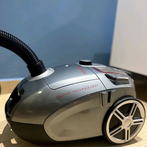 Gruppe 700W vacuum cleaner like new, energy class A