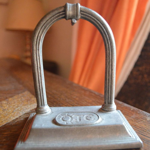 Desk key holder used with OTE hook made of pewter