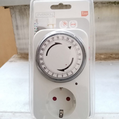 Evology Mechanical Timer new, daily programming per 15 minutes