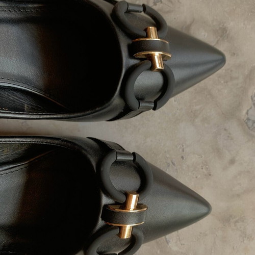 Black and gold pumps size 37 like new