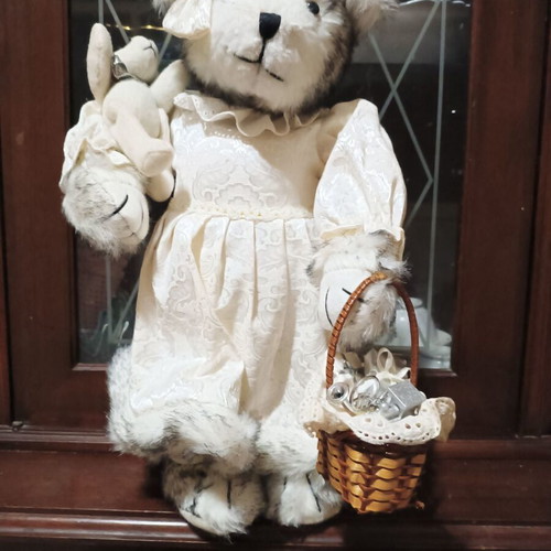 Fur teddy bear like new with decorative basket