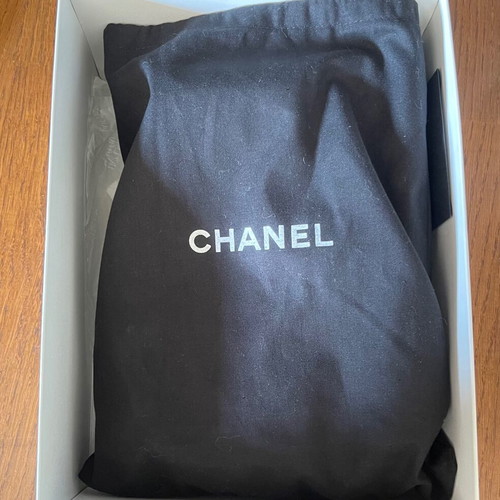 Chanel 11.12 shoulder bag like new, black and gold