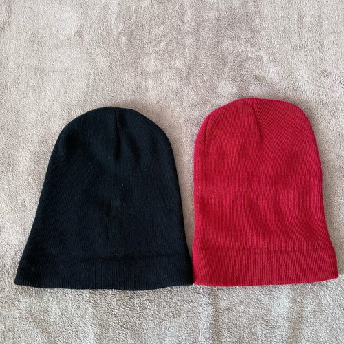 Set of 2 winter hats size M, like new, red and black