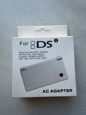 Nintendo DS charger like new, American type, single piece